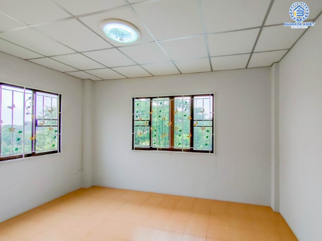 *****ทาวน์เฮ้าส์มือสองย่านนนทบุรี ม.ออมธนา ชัยพฤกษ์-วงแหวน #หลังมุม เนื้อที่กว้างขวางถึงเกือบ 79 ตร.ว. ฟังก์ชันจัดเต็ม 3 ห้องนอน 4 ห้องน้ำ 2 ที่จอดรถ หลังใหญ่ พื้นที่เยอะ ต่อเติมหลังบ้านอย่างดี บนทำเลดี เชื่อมต่อถ.กาญจนาภิเษก ใกล้ทางด่วน "ศรีรัช"